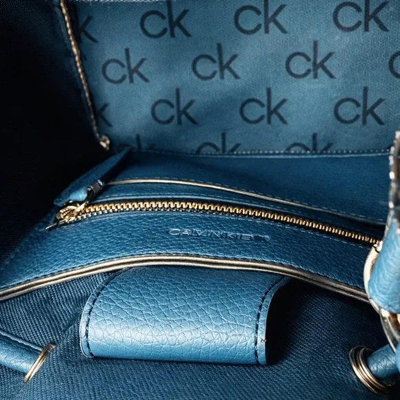 CALVIN KLEIN Blue Spring Color Bucket Bag Crossbody Drawstring Everyday Purse - Picture 2 of 2